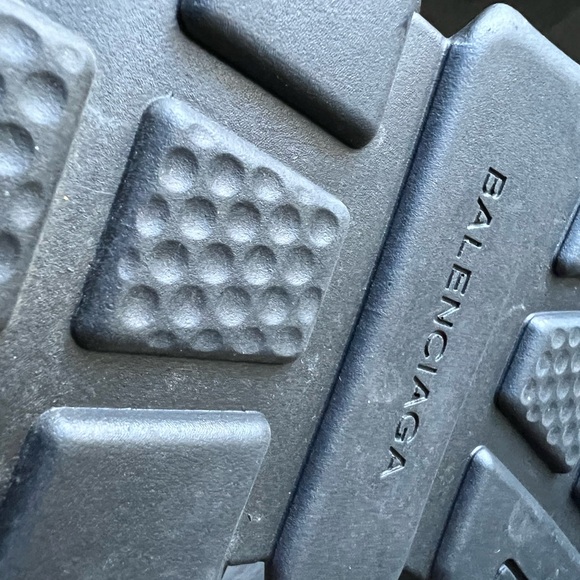 New Balenciaga high top sneakers - Picture 8 of 9